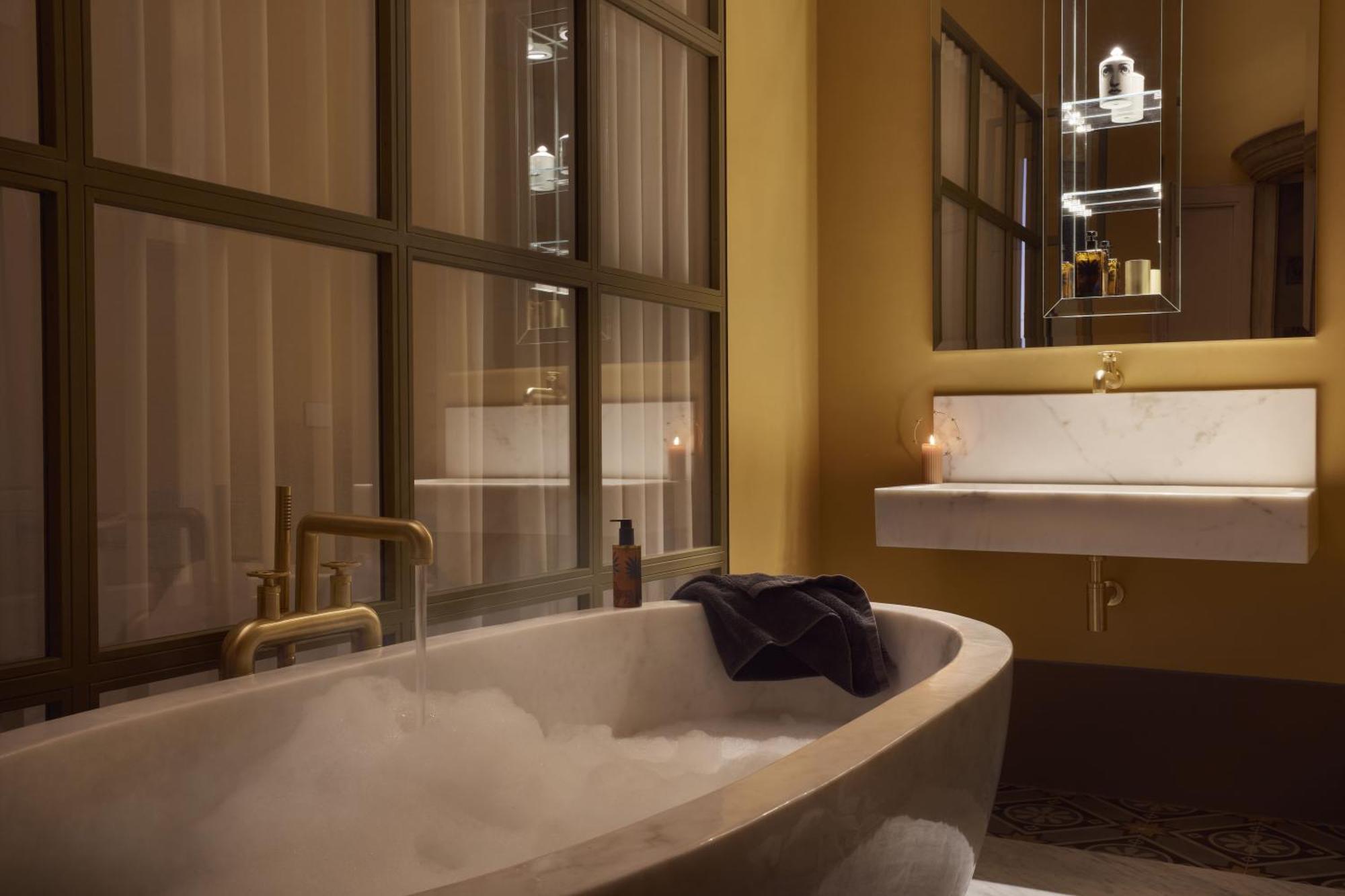 Castle Elvira - The Castle & The Cottage Trepuzzi Room photo